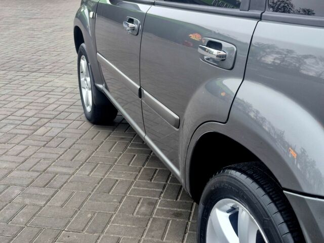 Серый Ниссан ИксТрейл, объемом двигателя 2 л и пробегом 160 тыс. км за 3550 $, фото 17 на Automoto.ua