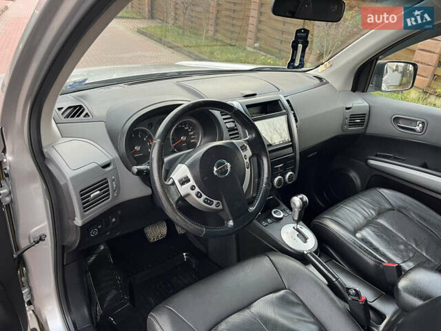 Серый Ниссан ИксТрейл, объемом двигателя 2.49 л и пробегом 155 тыс. км за 8499 $, фото 22 на Automoto.ua