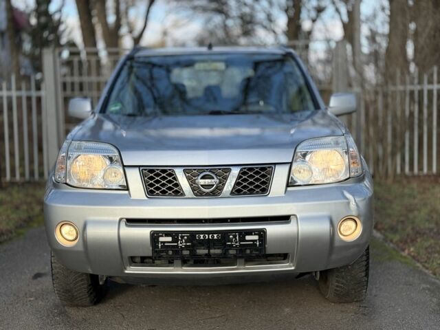 Серый Ниссан ИксТрейл, объемом двигателя 2.2 л и пробегом 297 тыс. км за 4950 $, фото 11 на Automoto.ua