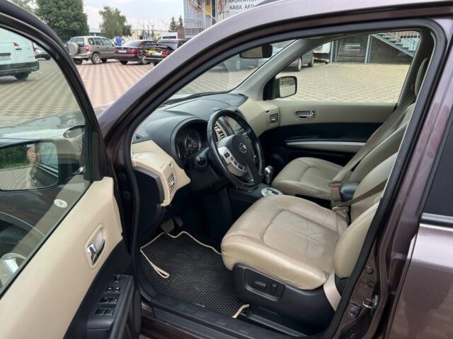 Серый Ниссан ИксТрейл, объемом двигателя 2 л и пробегом 272 тыс. км за 9000 $, фото 7 на Automoto.ua