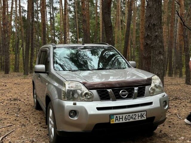 Серый Ниссан ИксТрейл, объемом двигателя 2 л и пробегом 280 тыс. км за 7950 $, фото 1 на Automoto.ua