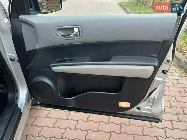 Серый Ниссан ИксТрейл, объемом двигателя 2.5 л и пробегом 155 тыс. км за 8750 $, фото 43 на Automoto.ua