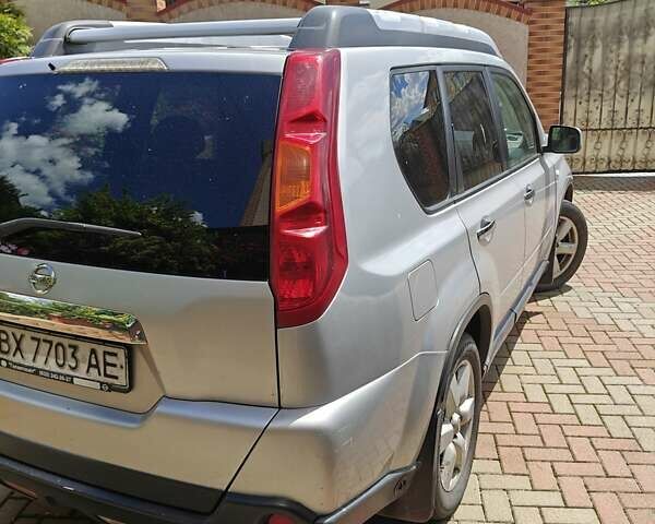 Сірий Ніссан ІксТрейл, об'ємом двигуна 2 л та пробігом 269 тис. км за 6000 $, фото 2 на Automoto.ua