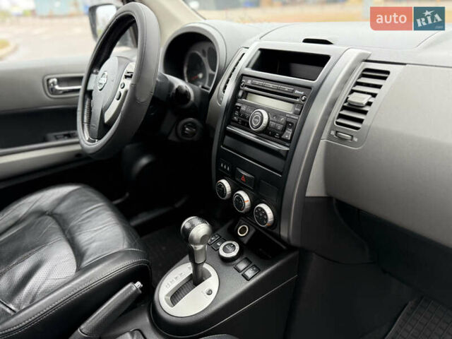 Сірий Ніссан ІксТрейл, об'ємом двигуна 2 л та пробігом 239 тис. км за 8200 $, фото 11 на Automoto.ua