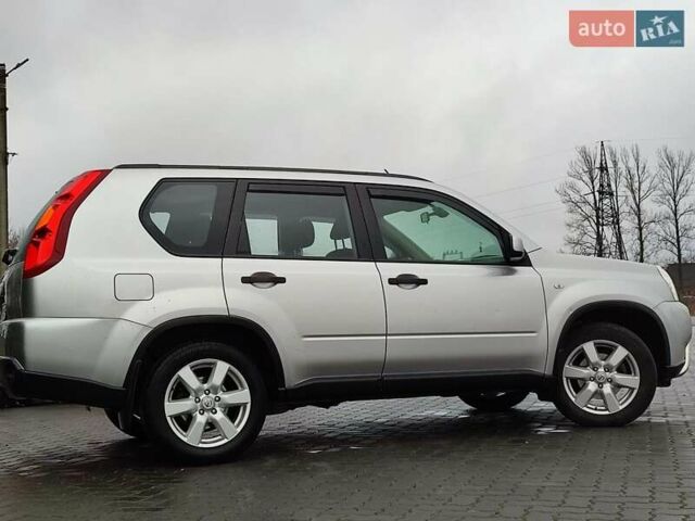 Серый Ниссан ИксТрейл, объемом двигателя 2 л и пробегом 230 тыс. км за 7900 $, фото 4 на Automoto.ua