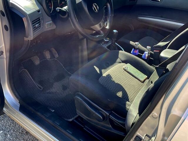 Серый Ниссан ИксТрейл, объемом двигателя 2.5 л и пробегом 270 тыс. км за 9800 $, фото 2 на Automoto.ua