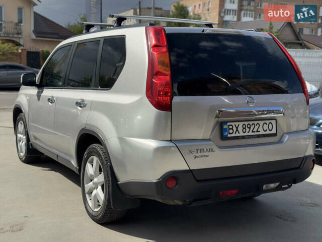 Сірий Ніссан ІксТрейл, об'ємом двигуна 2 л та пробігом 266 тис. км за 6999 $, фото 5 на Automoto.ua