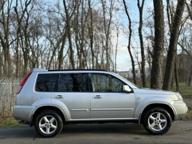 Серый Ниссан ИксТрейл, объемом двигателя 2.2 л и пробегом 297 тыс. км за 4950 $, фото 7 на Automoto.ua