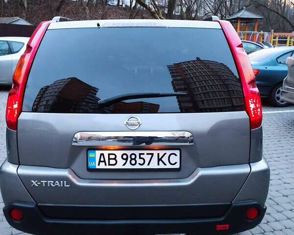 Серый Ниссан ИксТрейл, объемом двигателя 2 л и пробегом 220 тыс. км за 9700 $, фото 5 на Automoto.ua