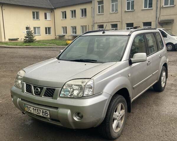 Серый Ниссан ИксТрейл, объемом двигателя 2 л и пробегом 400 тыс. км за 6999 $, фото 1 на Automoto.ua