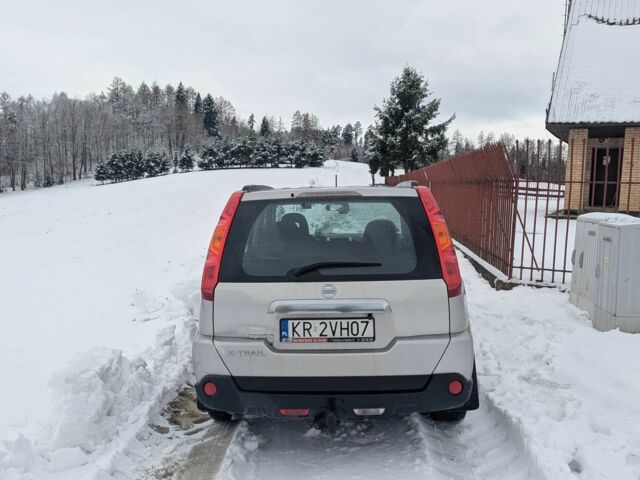 Серый Ниссан ИксТрейл, объемом двигателя 2 л и пробегом 247 тыс. км за 5911 $, фото 2 на Automoto.ua