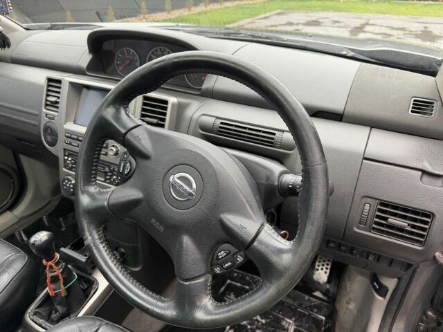 Серый Ниссан ИксТрейл, объемом двигателя 2.2 л и пробегом 150 тыс. км за 2500 $, фото 13 на Automoto.ua