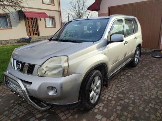 Серый Ниссан ИксТрейл, объемом двигателя 2 л и пробегом 230 тыс. км за 7950 $, фото 2 на Automoto.ua