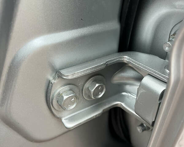 Серый Ниссан ИксТрейл, объемом двигателя 2.5 л и пробегом 155 тыс. км за 8750 $, фото 17 на Automoto.ua