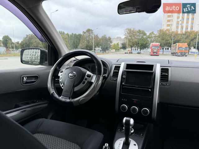 Серый Ниссан ИксТрейл, объемом двигателя 2 л и пробегом 225 тыс. км за 8800 $, фото 15 на Automoto.ua