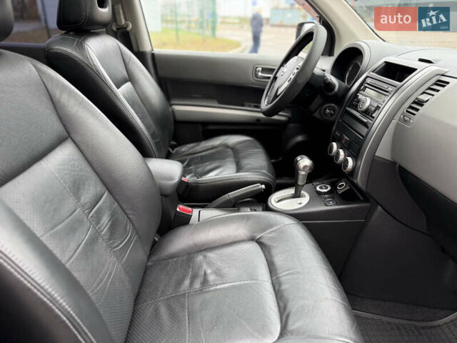 Сірий Ніссан ІксТрейл, об'ємом двигуна 2 л та пробігом 239 тис. км за 8200 $, фото 12 на Automoto.ua