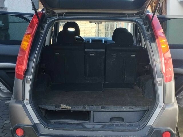 Серый Ниссан ИксТрейл, объемом двигателя 2 л и пробегом 173 тыс. км за 9200 $, фото 11 на Automoto.ua