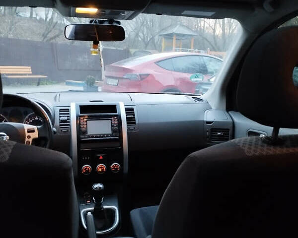 Серый Ниссан ИксТрейл, объемом двигателя 2 л и пробегом 220 тыс. км за 9700 $, фото 15 на Automoto.ua