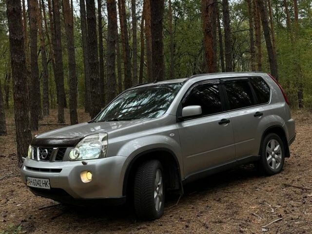 Серый Ниссан ИксТрейл, объемом двигателя 2 л и пробегом 280 тыс. км за 7950 $, фото 2 на Automoto.ua