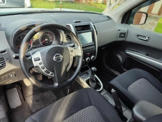 Серый Ниссан ИксТрейл, объемом двигателя 2 л и пробегом 230 тыс. км за 7950 $, фото 6 на Automoto.ua