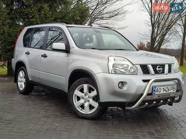 Серый Ниссан ИксТрейл, объемом двигателя 2 л и пробегом 230 тыс. км за 7900 $, фото 3 на Automoto.ua