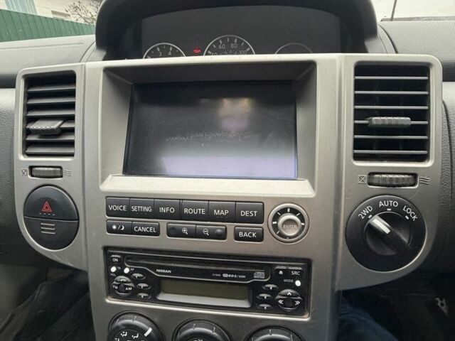 Серый Ниссан ИксТрейл, объемом двигателя 2.2 л и пробегом 150 тыс. км за 2500 $, фото 7 на Automoto.ua