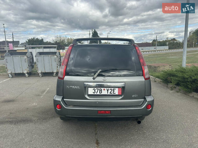 Серый Ниссан ИксТрейл, объемом двигателя 0 л и пробегом 245 тыс. км за 5500 $, фото 2 на Automoto.ua