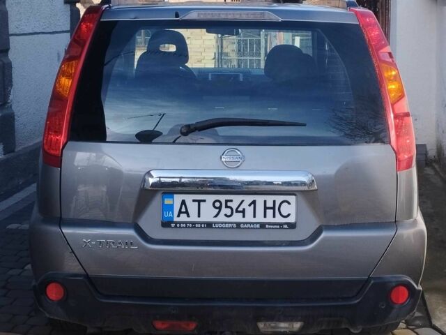 Серый Ниссан ИксТрейл, объемом двигателя 2 л и пробегом 173 тыс. км за 9200 $, фото 3 на Automoto.ua