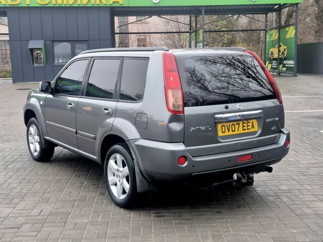 Серый Ниссан ИксТрейл, объемом двигателя 2 л и пробегом 160 тыс. км за 3550 $, фото 6 на Automoto.ua