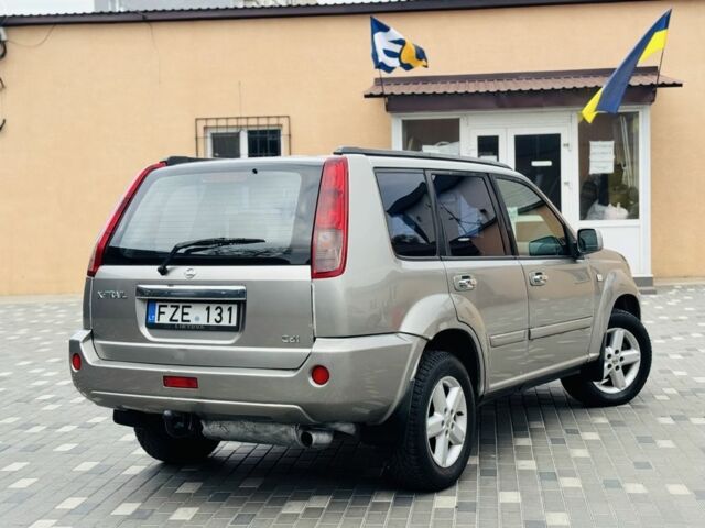 Серый Ниссан ИксТрейл, объемом двигателя 2.2 л и пробегом 170 тыс. км за 4250 $, фото 3 на Automoto.ua