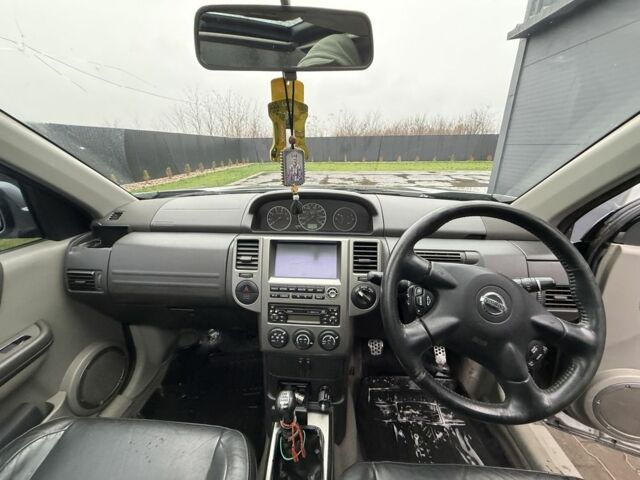 Серый Ниссан ИксТрейл, объемом двигателя 2.2 л и пробегом 150 тыс. км за 2500 $, фото 10 на Automoto.ua