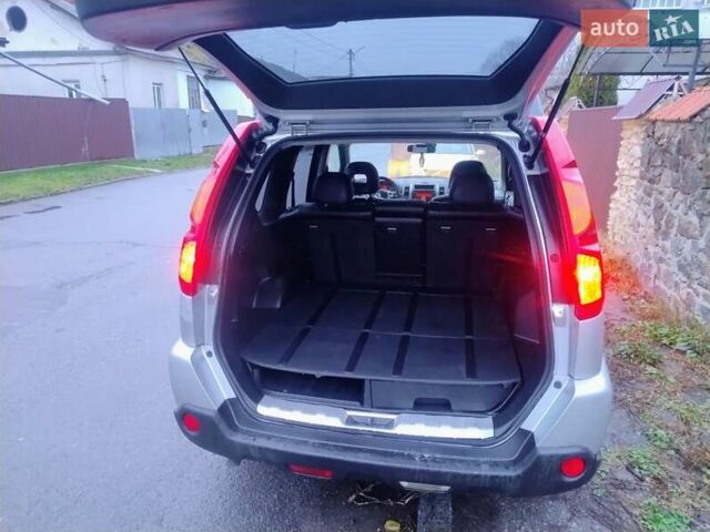 Серый Ниссан ИксТрейл, объемом двигателя 2 л и пробегом 275 тыс. км за 7200 $, фото 10 на Automoto.ua