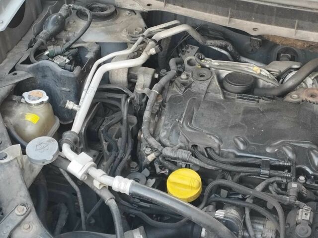 Серый Ниссан ИксТрейл, объемом двигателя 2 л и пробегом 173 тыс. км за 9200 $, фото 14 на Automoto.ua