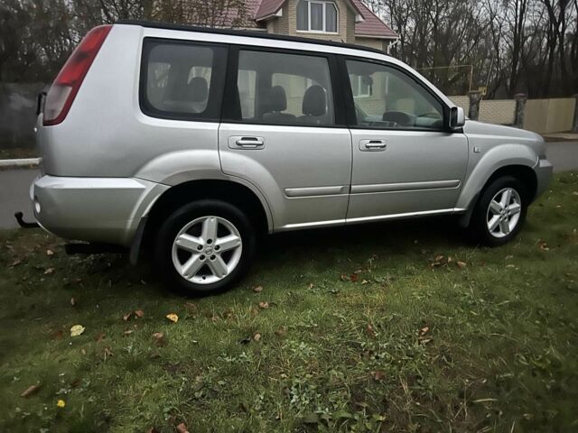 Серый Ниссан ИксТрейл, объемом двигателя 2.2 л и пробегом 267 тыс. км за 4400 $, фото 8 на Automoto.ua