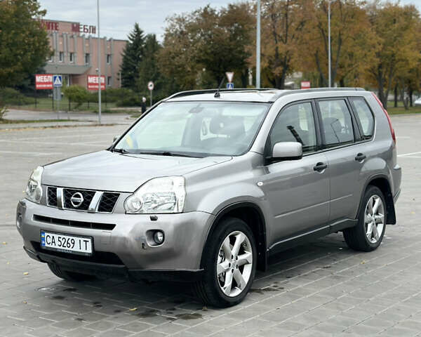 Серый Ниссан ИксТрейл, объемом двигателя 2 л и пробегом 247 тыс. км за 8800 $, фото 9 на Automoto.ua