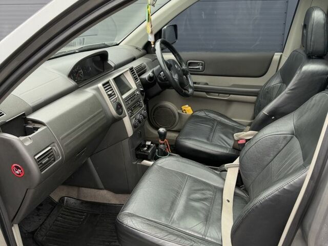 Серый Ниссан ИксТрейл, объемом двигателя 2.2 л и пробегом 150 тыс. км за 2500 $, фото 12 на Automoto.ua