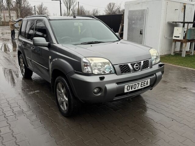 Серый Ниссан ИксТрейл, объемом двигателя 2.2 л и пробегом 150 тыс. км за 2500 $, фото 1 на Automoto.ua