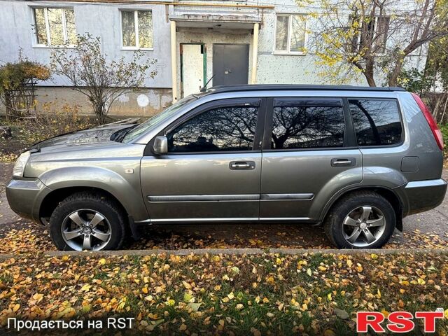 Серый Ниссан ИксТрейл, объемом двигателя 2.5 л и пробегом 333 тыс. км за 7100 $, фото 4 на Automoto.ua