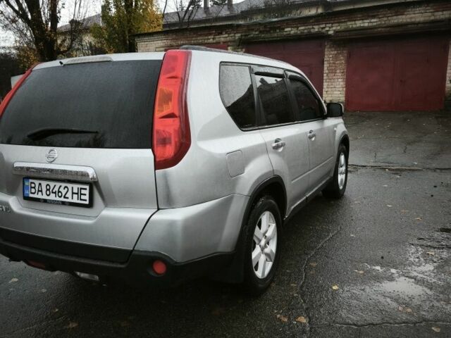 Сірий Ніссан ІксТрейл, об'ємом двигуна 2.5 л та пробігом 295 тис. км за 8200 $, фото 2 на Automoto.ua