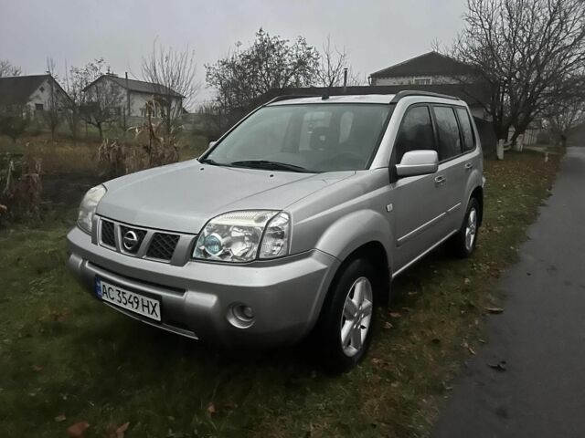 Серый Ниссан ИксТрейл, объемом двигателя 2.2 л и пробегом 267 тыс. км за 4400 $, фото 1 на Automoto.ua