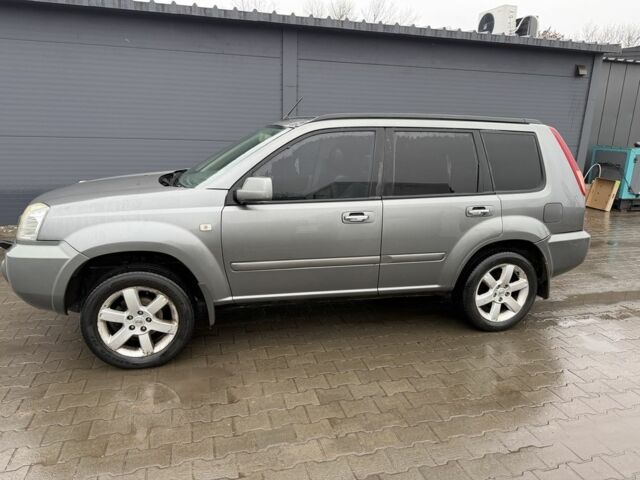 Серый Ниссан ИксТрейл, объемом двигателя 2.2 л и пробегом 150 тыс. км за 2500 $, фото 5 на Automoto.ua