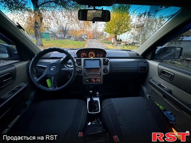 Серый Ниссан ИксТрейл, объемом двигателя 2.5 л и пробегом 333 тыс. км за 7100 $, фото 11 на Automoto.ua