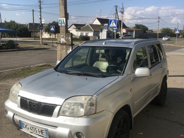 Серый Ниссан ИксТрейл, объемом двигателя 2.2 л и пробегом 222 тыс. км за 3500 $, фото 3 на Automoto.ua