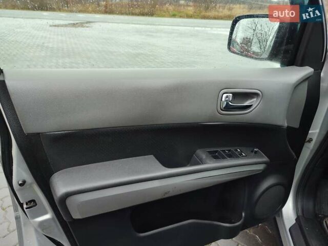 Серый Ниссан ИксТрейл, объемом двигателя 2 л и пробегом 230 тыс. км за 7900 $, фото 18 на Automoto.ua