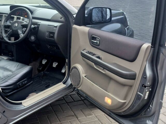 Серый Ниссан ИксТрейл, объемом двигателя 2 л и пробегом 160 тыс. км за 3550 $, фото 11 на Automoto.ua