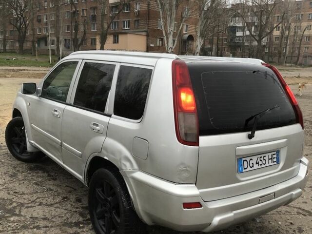 Сірий Ніссан ІксТрейл, об'ємом двигуна 2.2 л та пробігом 270 тис. км за 3500 $, фото 4 на Automoto.ua