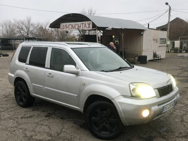 Сірий Ніссан ІксТрейл, об'ємом двигуна 2.2 л та пробігом 270 тис. км за 3500 $, фото 3 на Automoto.ua