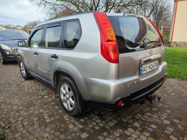 Серый Ниссан ИксТрейл, объемом двигателя 2 л и пробегом 230 тыс. км за 7950 $, фото 5 на Automoto.ua