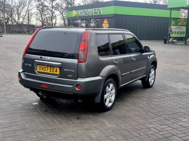 Серый Ниссан ИксТрейл, объемом двигателя 2 л и пробегом 160 тыс. км за 3550 $, фото 7 на Automoto.ua