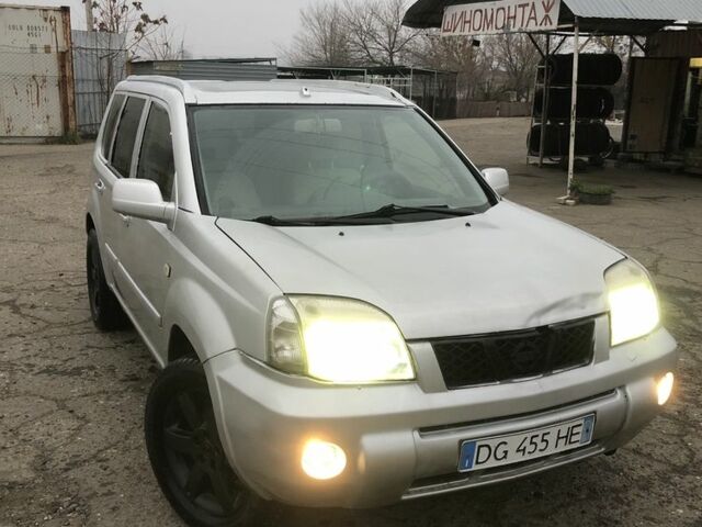 Сірий Ніссан ІксТрейл, об'ємом двигуна 2.2 л та пробігом 270 тис. км за 3500 $, фото 5 на Automoto.ua